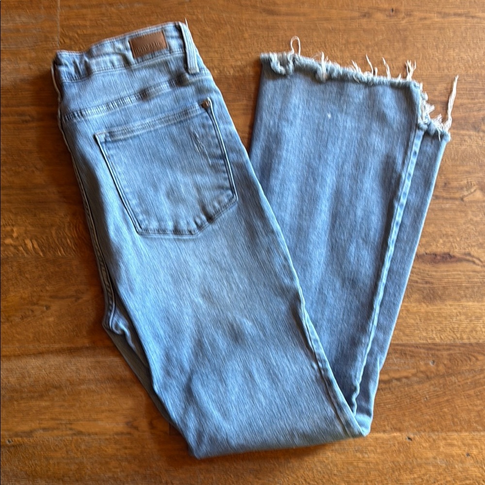 Judy Blue Ankle Cropped Blue Jeans with Distressed Hem